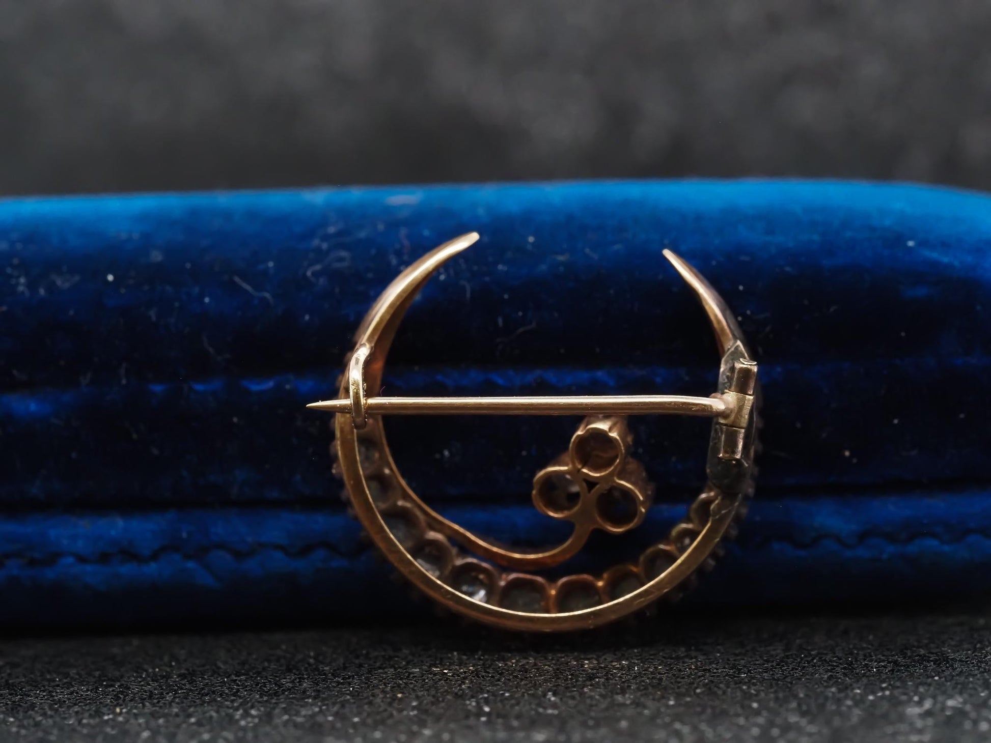Victorian 18K Yellow Gold Rose Cut Diamond Crescent Moon Brooch - VHK#228a