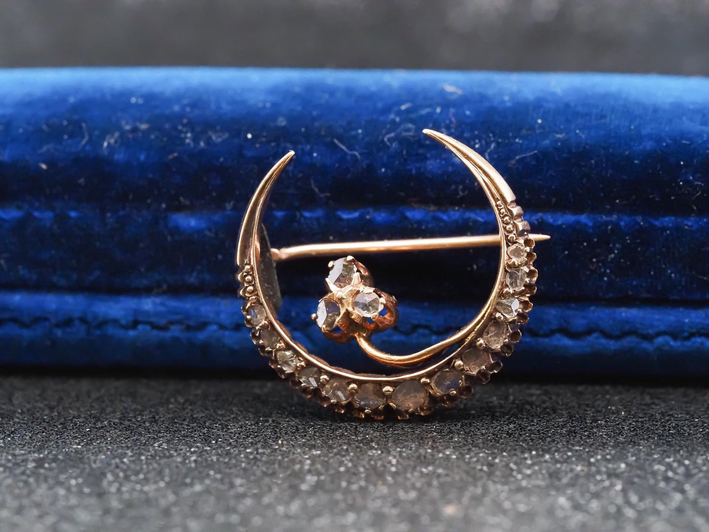 Victorian 18K Yellow Gold Rose Cut Diamond Crescent Moon Brooch - VHK#228a