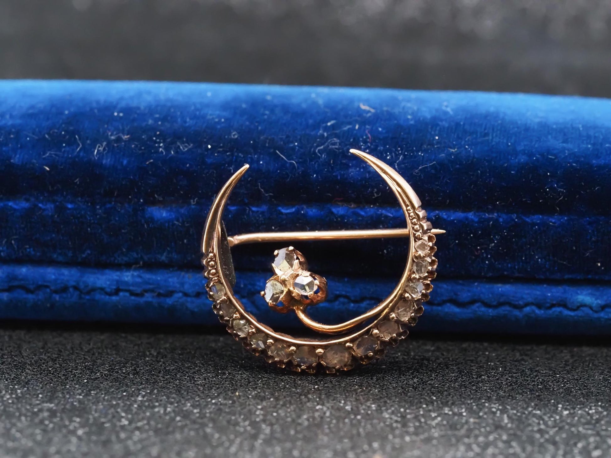 Victorian 18K Yellow Gold Rose Cut Diamond Crescent Moon Brooch - VHK#228a