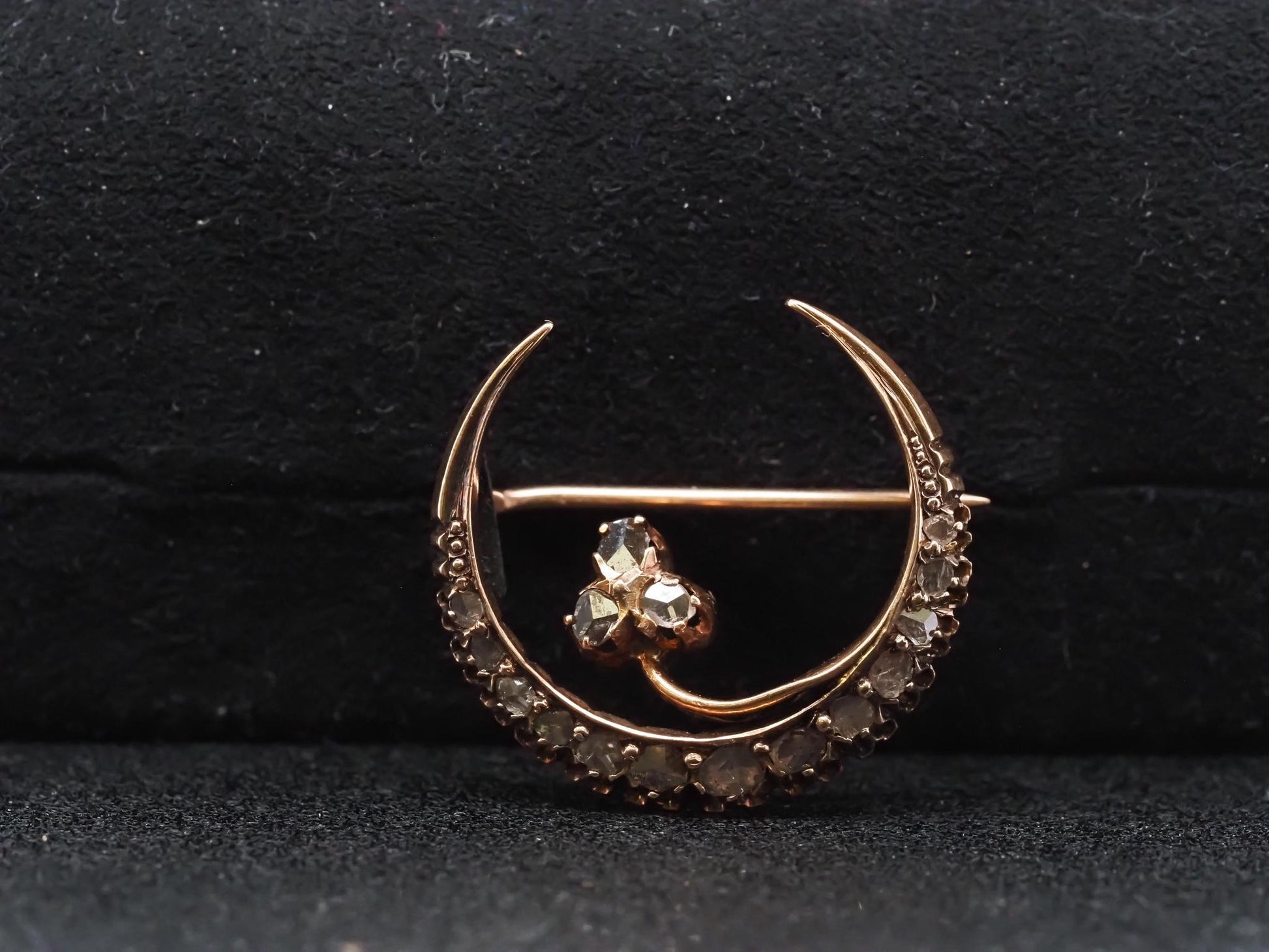 Victorian 18K Yellow Gold Rose Cut Diamond Crescent Moon Brooch - VHK#228a