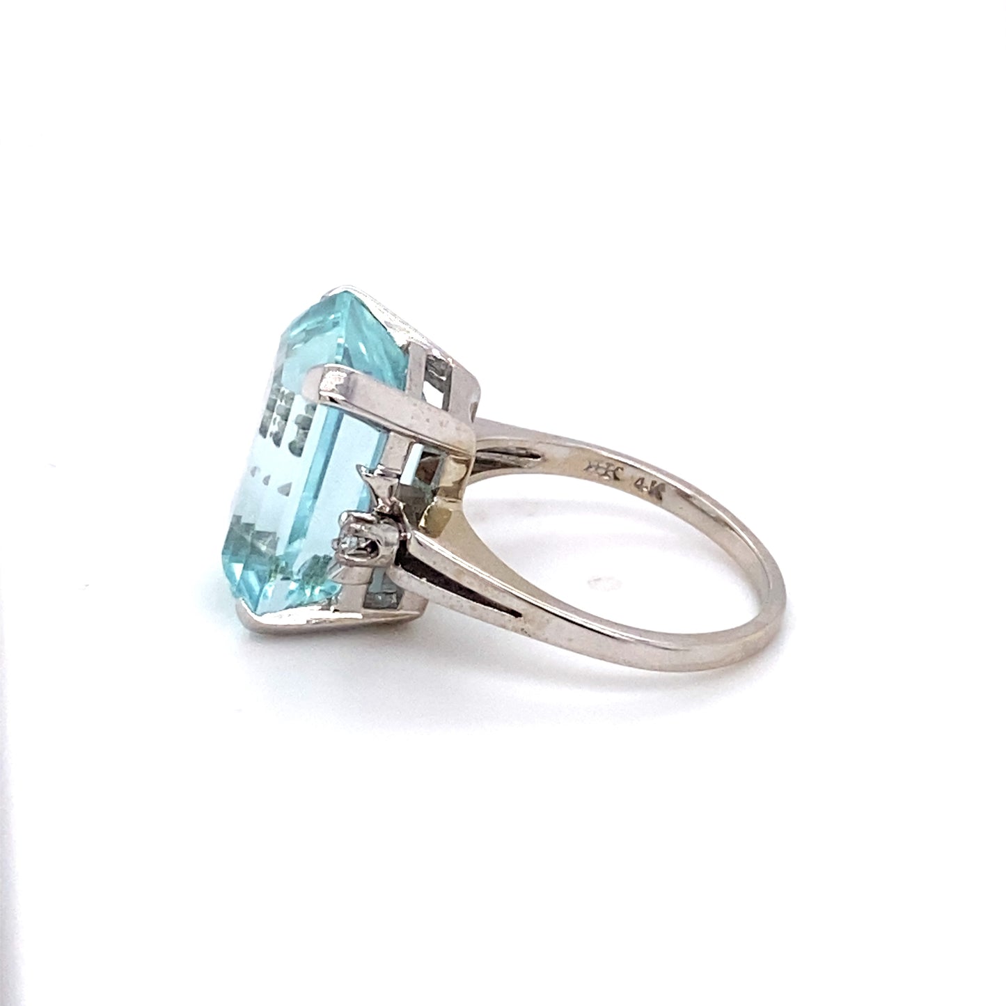 1950s Retro 16.0 Carat Aquamarine and Diamond Ring
