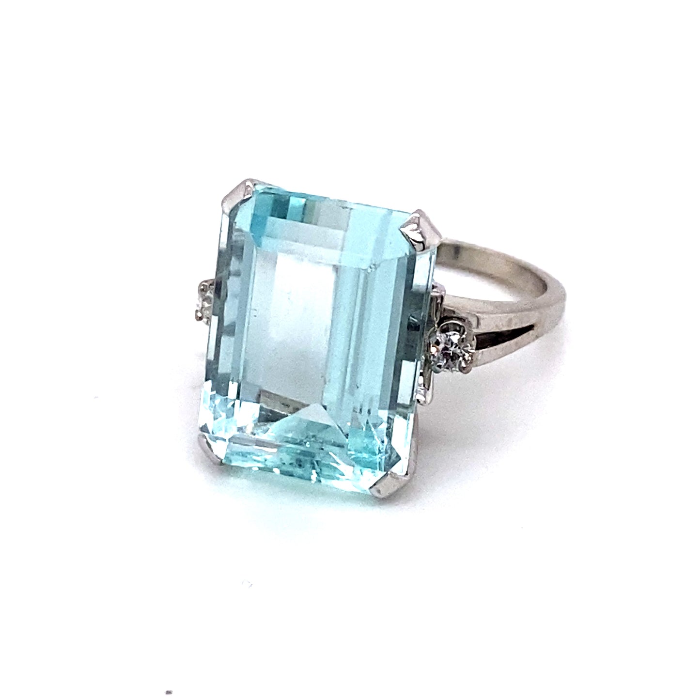 1950s Retro 16.0 Carat Aquamarine and Diamond Ring