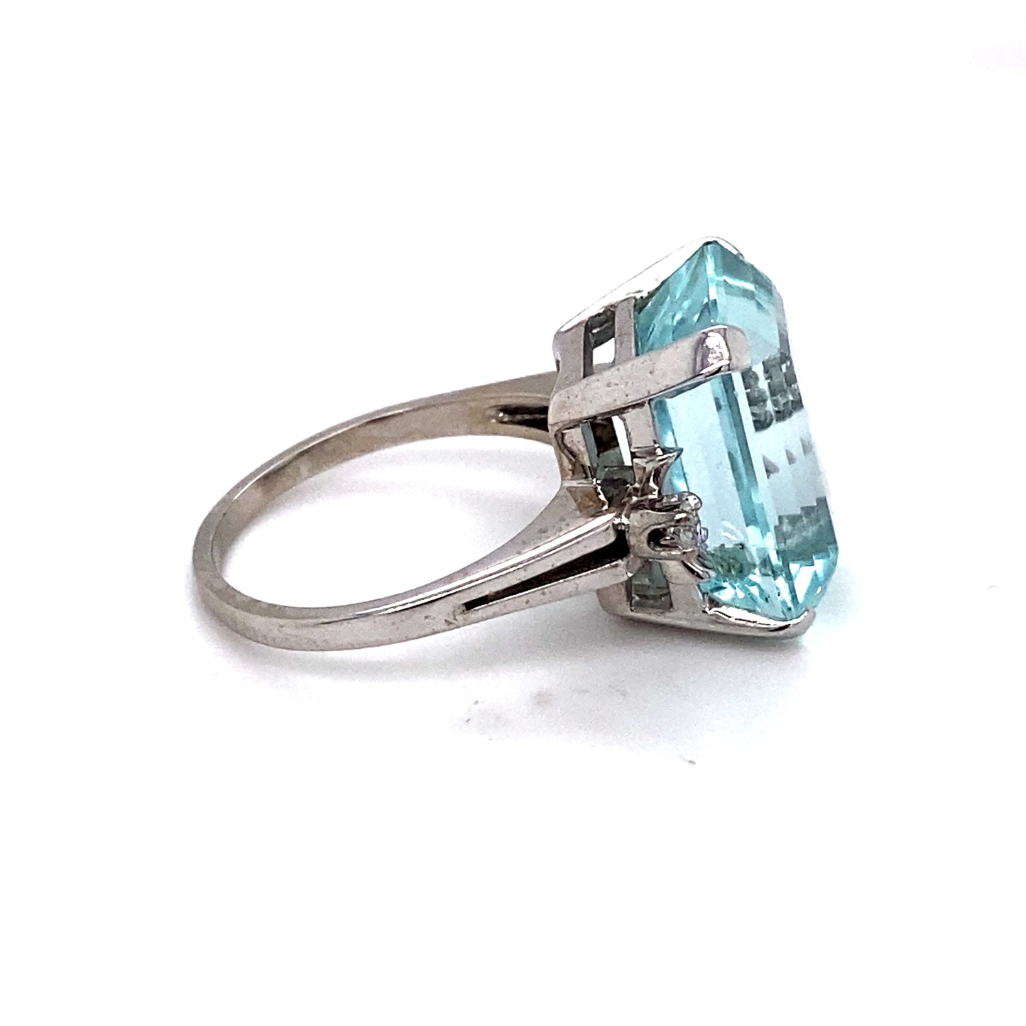1950s Retro 16.0 Carat Aquamarine and Diamond Ring