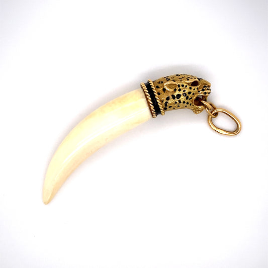 Circa 1950 Leopard Head Marble Quartz Tooth Pendant in 18 Karat Gold