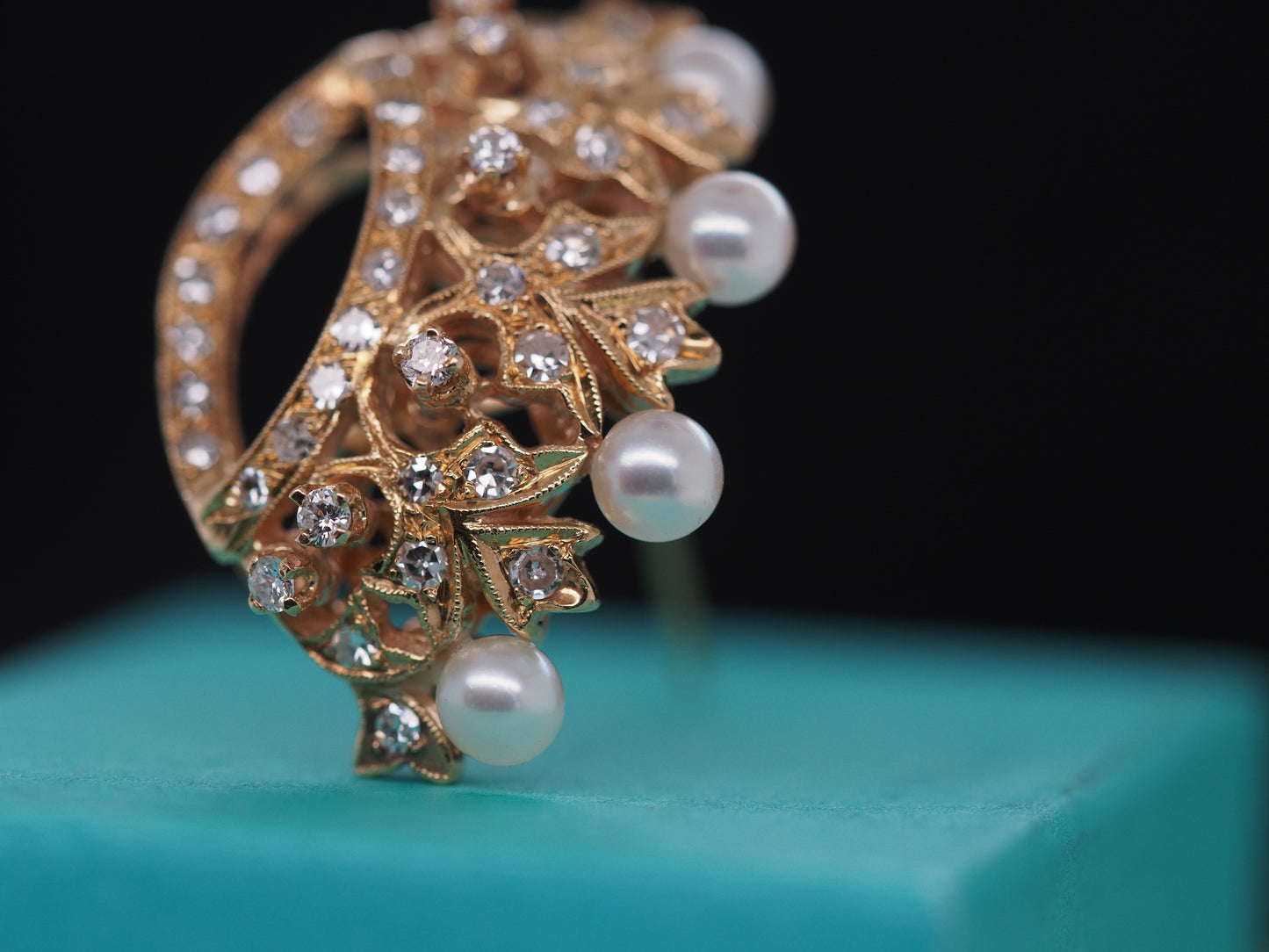 1950s 18k Yellow Gold Crown Diamond and Pearl Brooch